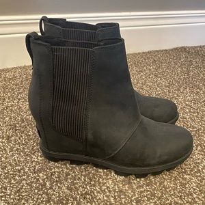 Black Sorel Chelsea Boots size 8